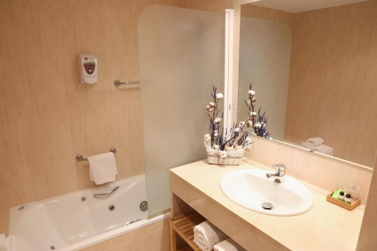 Hostal Torras Sant Hilari Sacalm Ngoại thất bức ảnh